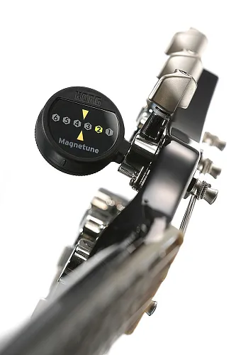 Korg MG-1 Magnetune Тюнер гитарный на магнитном креплении.